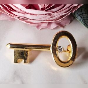 Vintage 80s Golden Key Pin/Brooch